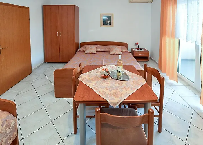 Apartment Near Sea *