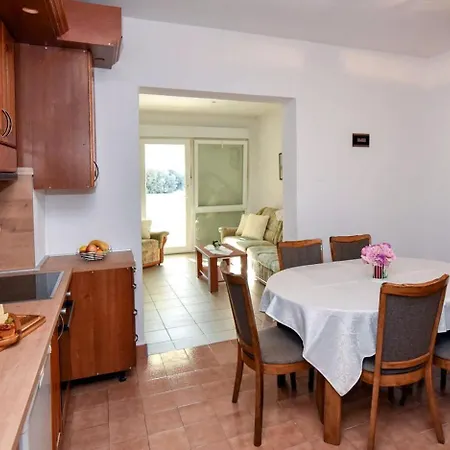 Apartman Near Sea *