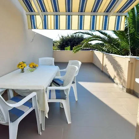 Near Sea Apartman