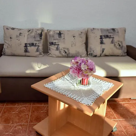 Near Sea Apartman *