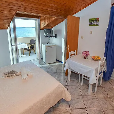 Near Sea Apartman