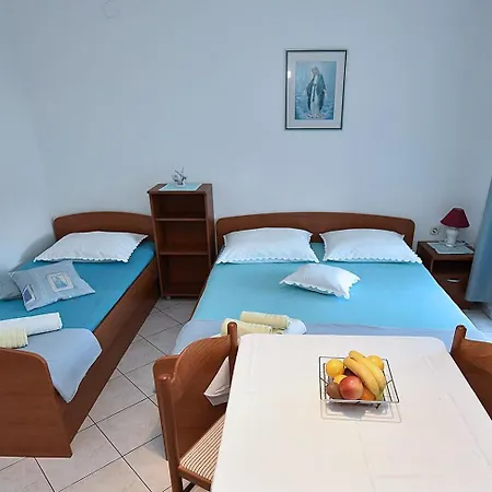 Near Sea Apartman *