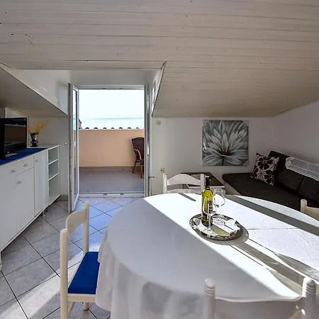 Apartman Near Sea *