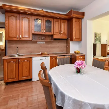 Near Sea Apartman