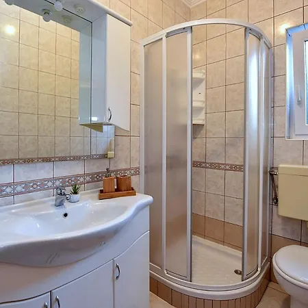 Near Sea Apartman *