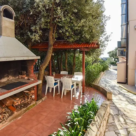 Apartman Near Sea *